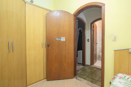 Casa à venda com 400m², 3 quartos e 6 vagas Casa à venda com 400m², 3 quartos e 6 vagasQuarto