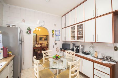 Casa à venda com 400m², 3 quartos e 6 vagas Casa à venda com 400m², 3 quartos e 6 vagasCozinha