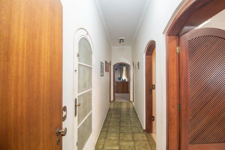 Casa à venda com 400m², 3 quartos e 6 vagas Casa à venda com 400m², 3 quartos e 6 vagasCorredor