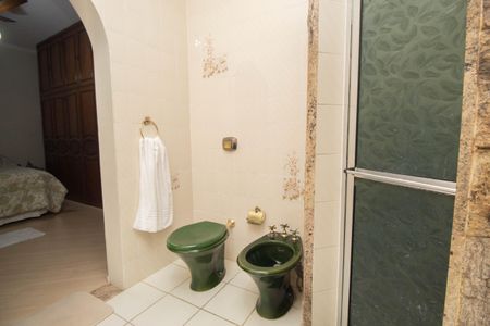 Casa à venda com 400m², 3 quartos e 6 vagas Casa à venda com 400m², 3 quartos e 6 vagasBanheiro da Suíte 2