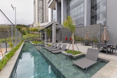 Apartamento à venda com 239m², 4 quartos e 4 vagas Apartamento à venda com 239m², 4 quartos e 4 vagasÁrea comum - Piscina