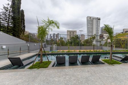 Apartamento à venda com 239m², 4 quartos e 4 vagas Apartamento à venda com 239m², 4 quartos e 4 vagasÁrea comum - Piscina