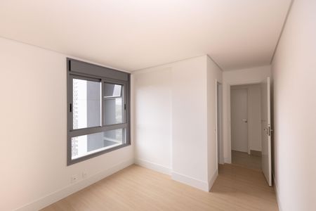 Apartamento à venda com 239m², 4 quartos e 4 vagas Apartamento à venda com 239m², 4 quartos e 4 vagasSuíte 4