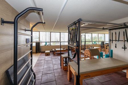 Apartamento à venda com 239m², 4 quartos e 4 vagas Apartamento à venda com 239m², 4 quartos e 4 vagasÁrea comum - Academia