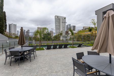 Apartamento à venda com 239m², 4 quartos e 4 vagas Apartamento à venda com 239m², 4 quartos e 4 vagasÁrea comum - Piscina