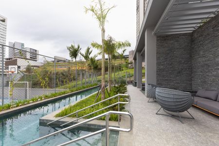 Apartamento à venda com 239m², 4 quartos e 4 vagas Apartamento à venda com 239m², 4 quartos e 4 vagasÁrea comum - Piscina