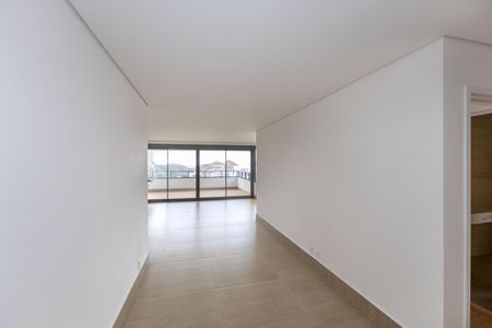 Apartamento à venda com 240m², 4 quartos e 4 vagas Apartamento à venda com 240m², 4 quartos e 4 vagasSala 2