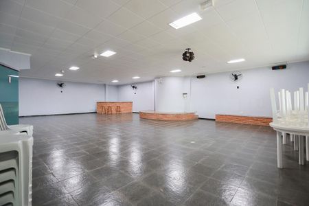 Apartamento para alugar com 57m², 2 quartos e 1 vaga Apartamento para alugar com 57m², 2 quartos e 1 vagaÁrea comum - Salão de festas