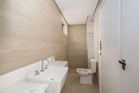 Apartamento à venda com 239m², 4 quartos e 4 vagas Apartamento à venda com 239m², 4 quartos e 4 vagasBanheiro da Semi-Suíte 1 e 2