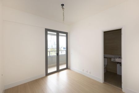 Apartamento à venda com 238m², 4 quartos e 4 vagasSuíte 1
