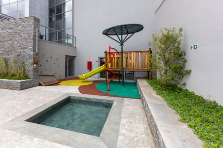 Apartamento à venda com 238m², 4 quartos e 4 vagasÁrea comum - Playground