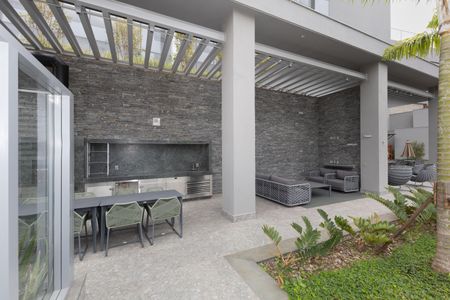 Apartamento à venda com 238m², 4 quartos e 4 vagasÁrea comum - Piscina