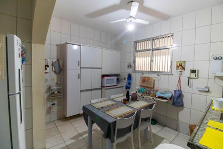 Casa à venda com 225m², 4 quartos e 1 vaga Casa à venda com 225m², 4 quartos e 1 vagaCasa 1 - Cozinha