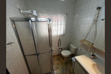 Casa à venda com 190m², 5 quartos e 2 vagas Casa à venda com 190m², 5 quartos e 2 vagasBanheiro Social