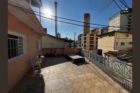 Casa à venda com 190m², 5 quartos e 2 vagas Casa à venda com 190m², 5 quartos e 2 vagasVaranda