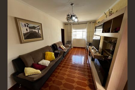 Casa à venda com 190m², 5 quartos e 2 vagas Casa à venda com 190m², 5 quartos e 2 vagasSala