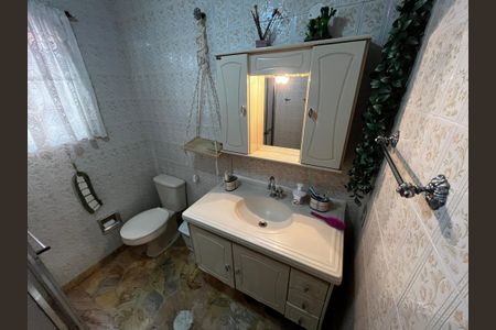 Casa à venda com 190m², 5 quartos e 2 vagas Casa à venda com 190m², 5 quartos e 2 vagasBanheiro Social