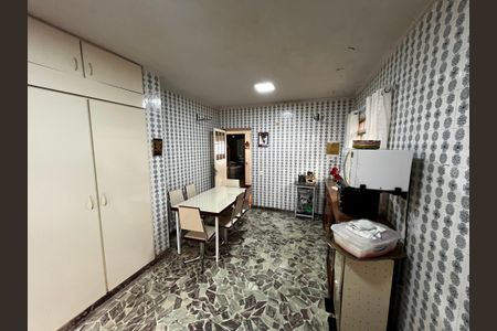 Casa à venda com 190m², 5 quartos e 2 vagas Casa à venda com 190m², 5 quartos e 2 vagasCozinha