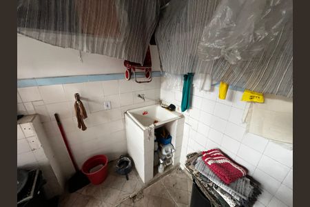 Casa à venda com 190m², 5 quartos e 2 vagas Casa à venda com 190m², 5 quartos e 2 vagasLavanderia