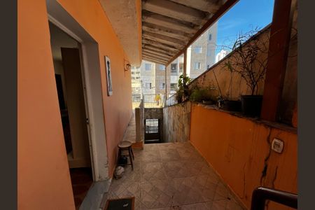 Casa à venda com 190m², 5 quartos e 2 vagas Casa à venda com 190m², 5 quartos e 2 vagasCorredor