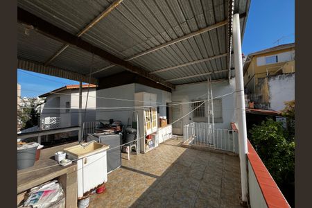 Casa à venda com 190m², 5 quartos e 2 vagas Casa à venda com 190m², 5 quartos e 2 vagasVaranda 2