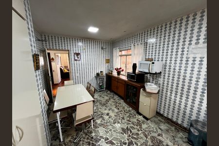 Casa à venda com 190m², 5 quartos e 2 vagas Casa à venda com 190m², 5 quartos e 2 vagasCozinha