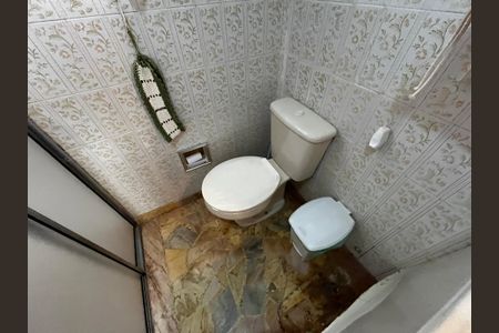 Casa à venda com 190m², 5 quartos e 2 vagas Casa à venda com 190m², 5 quartos e 2 vagasBanheiro Social