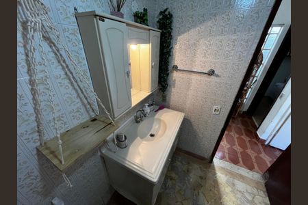 Casa à venda com 190m², 5 quartos e 2 vagas Casa à venda com 190m², 5 quartos e 2 vagasBanheiro Social