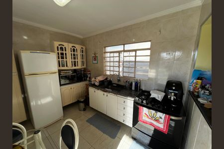 Casa à venda com 190m², 5 quartos e 2 vagas Casa à venda com 190m², 5 quartos e 2 vagasCozinha 2