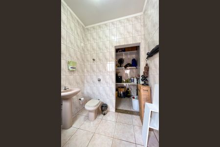 Casa à venda com 580m², 5 quartos e 11 vagasBanheiro de Serviço