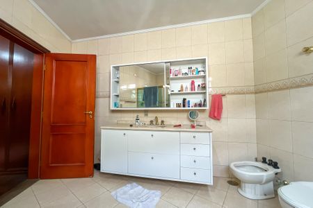 Casa à venda com 580m², 5 quartos e 11 vagasBanheiro da Suíte 4