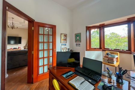 Casa à venda com 580m², 5 quartos e 11 vagasEscritório