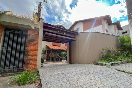 Casa à venda com 580m², 5 quartos e 11 vagasFachada 