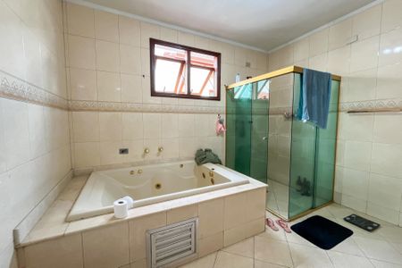 Casa à venda com 580m², 5 quartos e 11 vagasBanheiro da Suíte 4