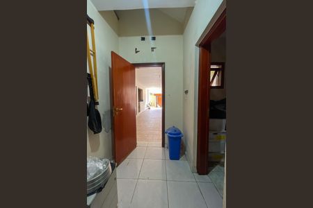 Casa à venda com 580m², 5 quartos e 11 vagasQuarto de Serviço