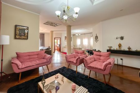 Casa à venda com 580m², 5 quartos e 11 vagasSala