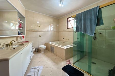 Casa à venda com 580m², 5 quartos e 11 vagasBanheiro da Suíte 4
