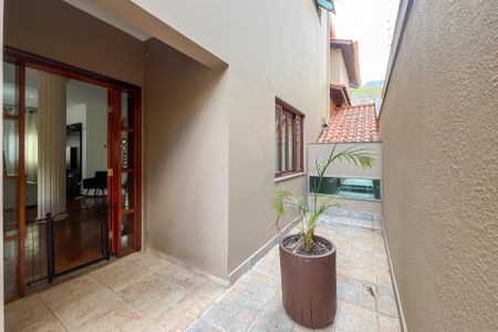 Casa à venda com 580m², 5 quartos e 11 vagasEntrada