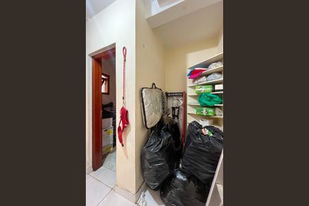 Casa à venda com 580m², 5 quartos e 11 vagasQuarto de Serviço