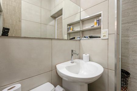 Casa à venda com 70m², 2 quartos e 2 vagasBanheiro Social