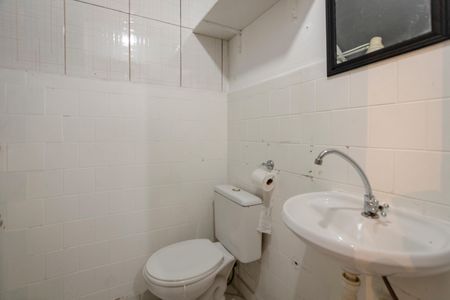 Casa à venda com 70m², 2 quartos e 2 vagasEdícula 1 / Banheiro