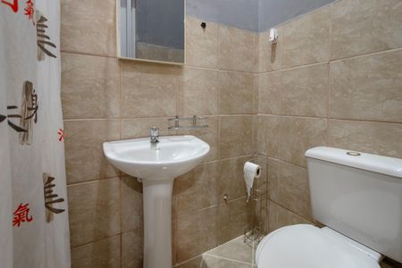 Casa à venda com 70m², 2 quartos e 2 vagasBanheiro da Edícula 3