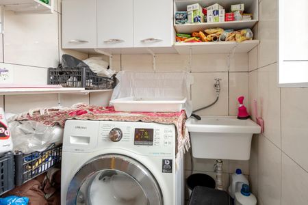 Casa à venda com 70m², 2 quartos e 2 vagasLavanderia