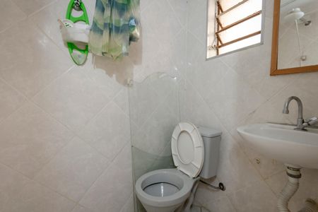 Casa à venda com 70m², 2 quartos e 2 vagasBanheiro da Edícula 2