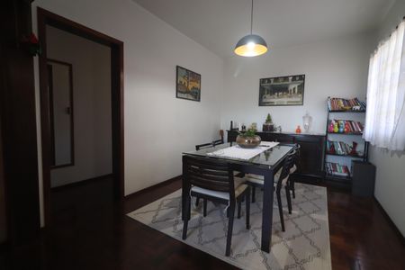 Casa à venda com 350m², 4 quartos e 2 vagasCopa