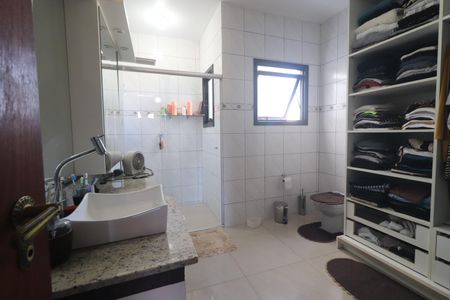 Casa à venda com 350m², 4 quartos e 2 vagasBanheiro da Suíte