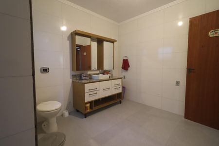 Casa à venda com 350m², 4 quartos e 2 vagasBanheiro