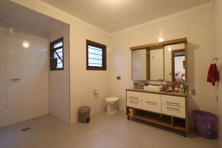 Casa à venda com 350m², 4 quartos e 2 vagasBanheiro