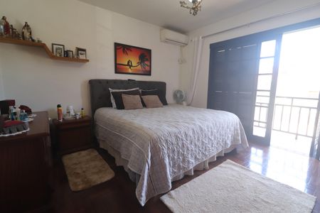 Casa à venda com 350m², 4 quartos e 2 vagasSuíte