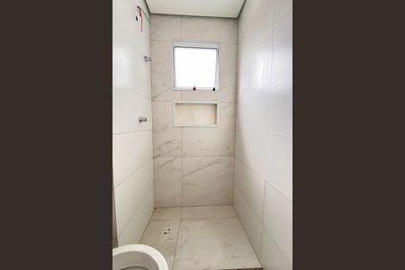 Banheiro de apartamento para alugar com 1 quarto, 37m² em Vila Mangalot, São Paulo